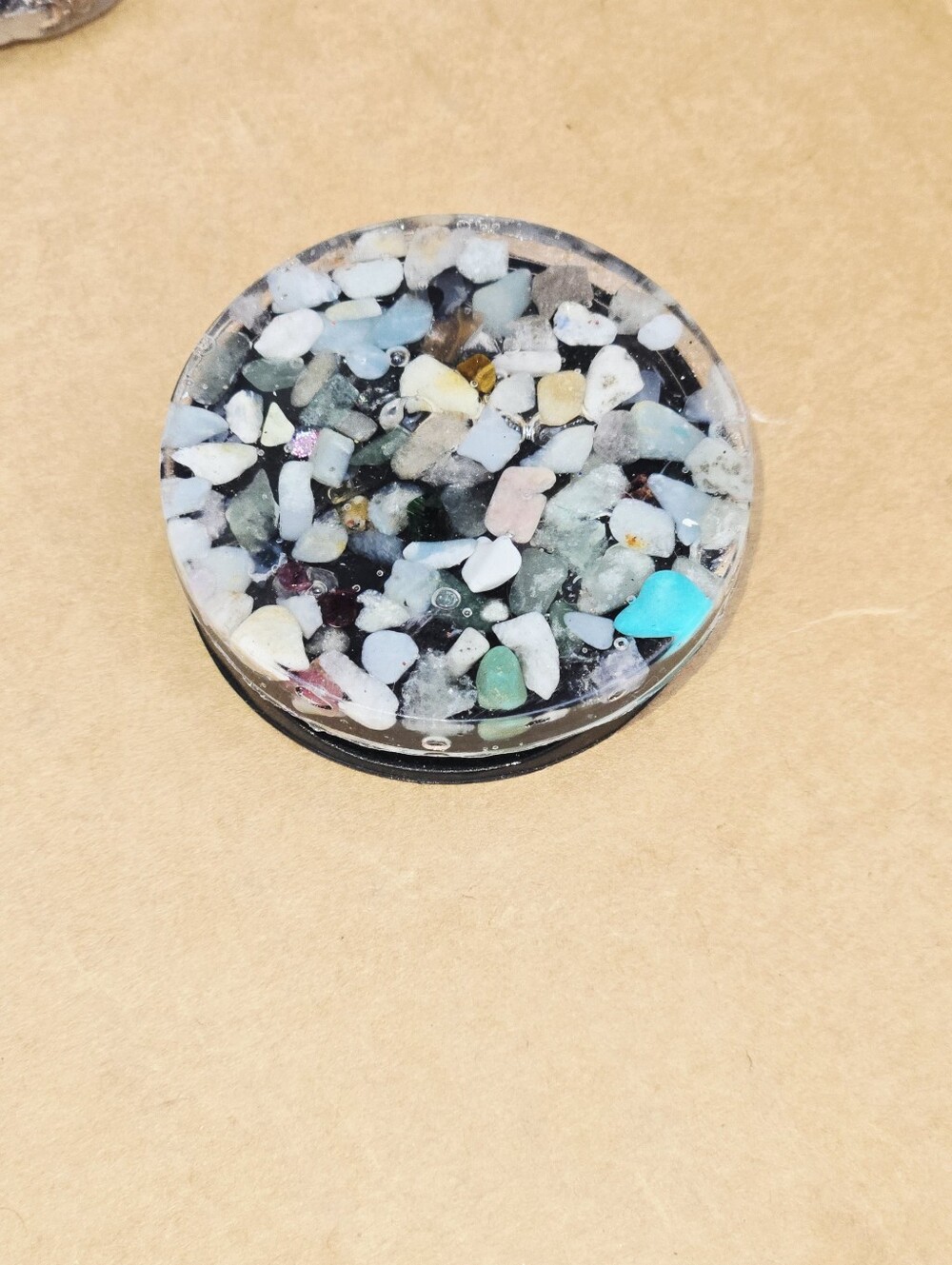 Crystal Chip Accent Round Phone Grip